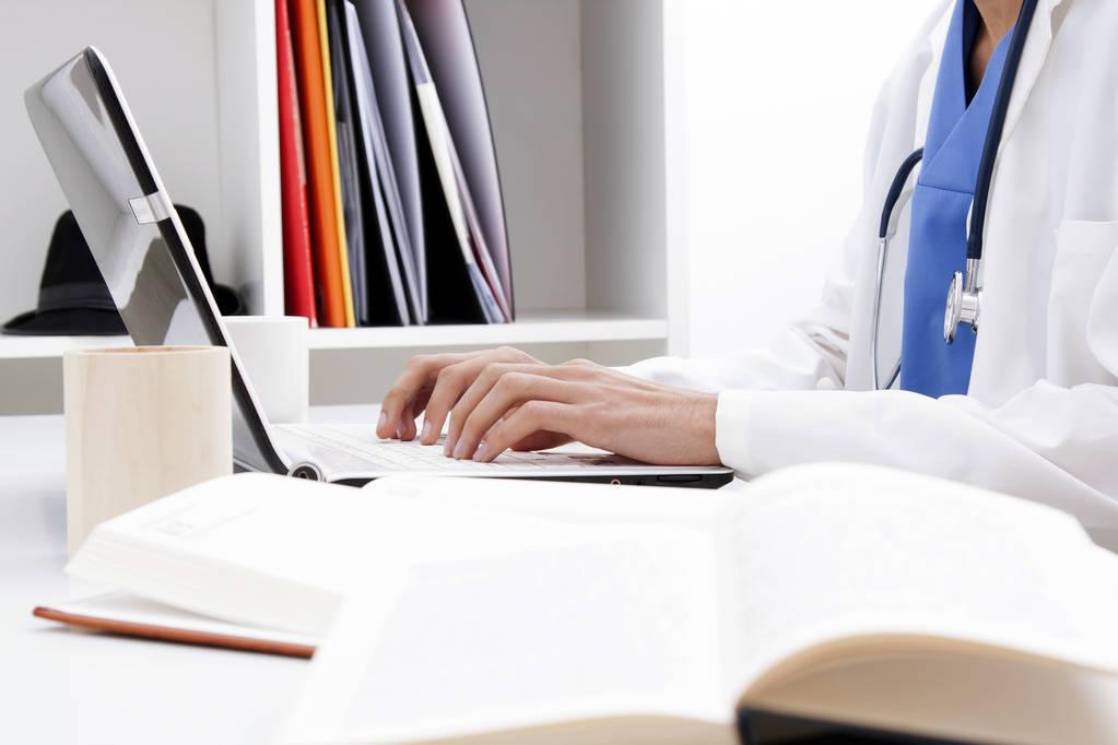 面向廣大醫(yī)院用戶提供“線上+線下”鏈?zhǔn)椒?wù)體系，延伸高端影像診斷資源下基層，提升廣大群眾的就診滿意度。